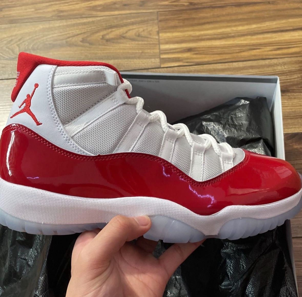 Jordan 11 Cherry Size 9