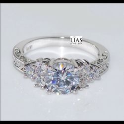 New 18k White Gold Engagement Ring