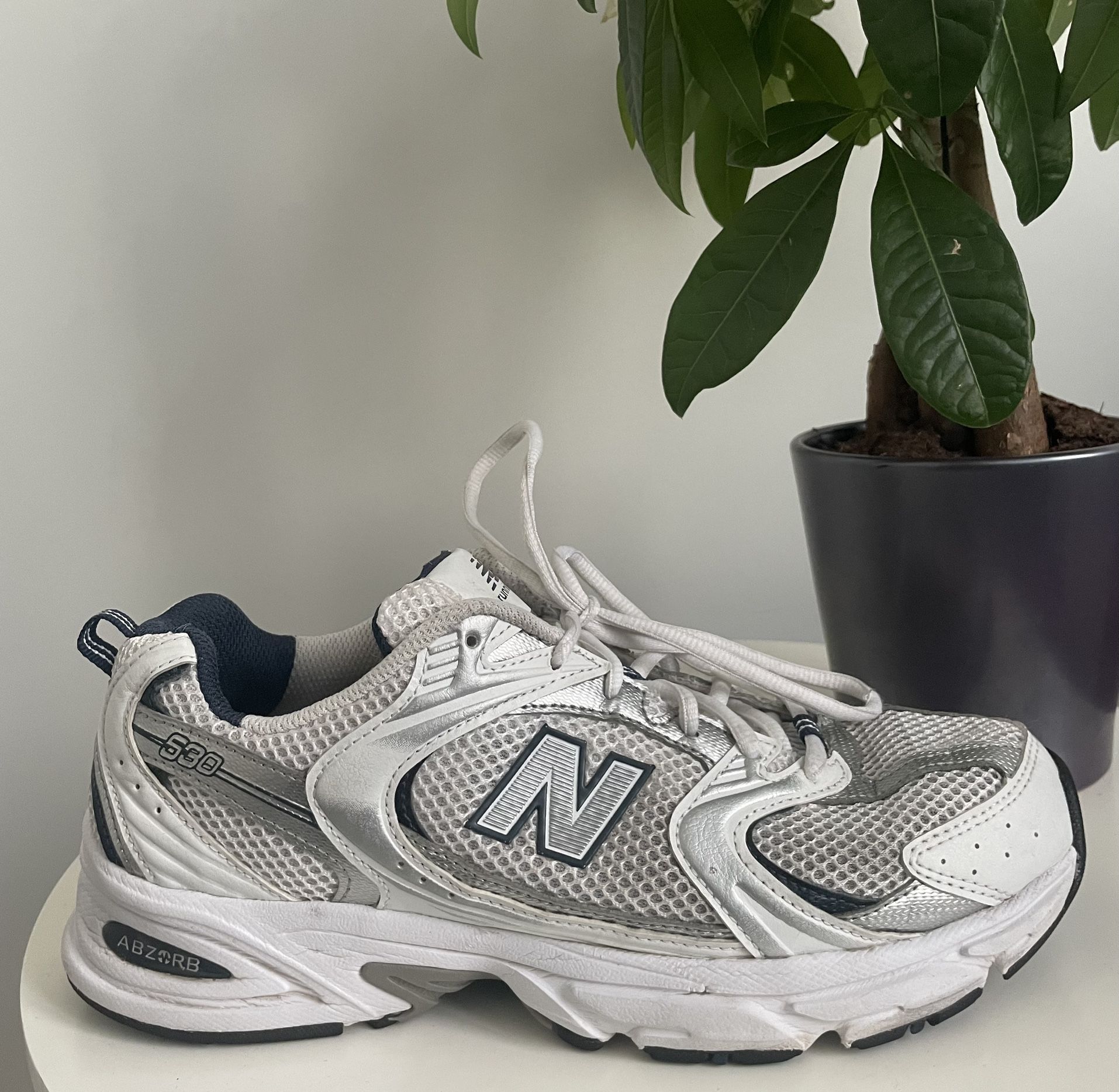 New Balance 530 sneakers in white and gray | Women 9