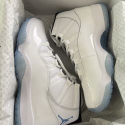 Air Jordan 11 Legend Blue Size 9.5
