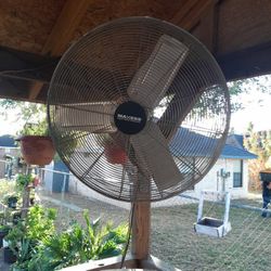 Big 33 Inch Fan Good Condition  60 Dllrs Obo