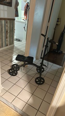Knee wheeler/walker
