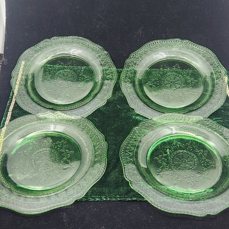 4 Piece Anchor Hocking Plates