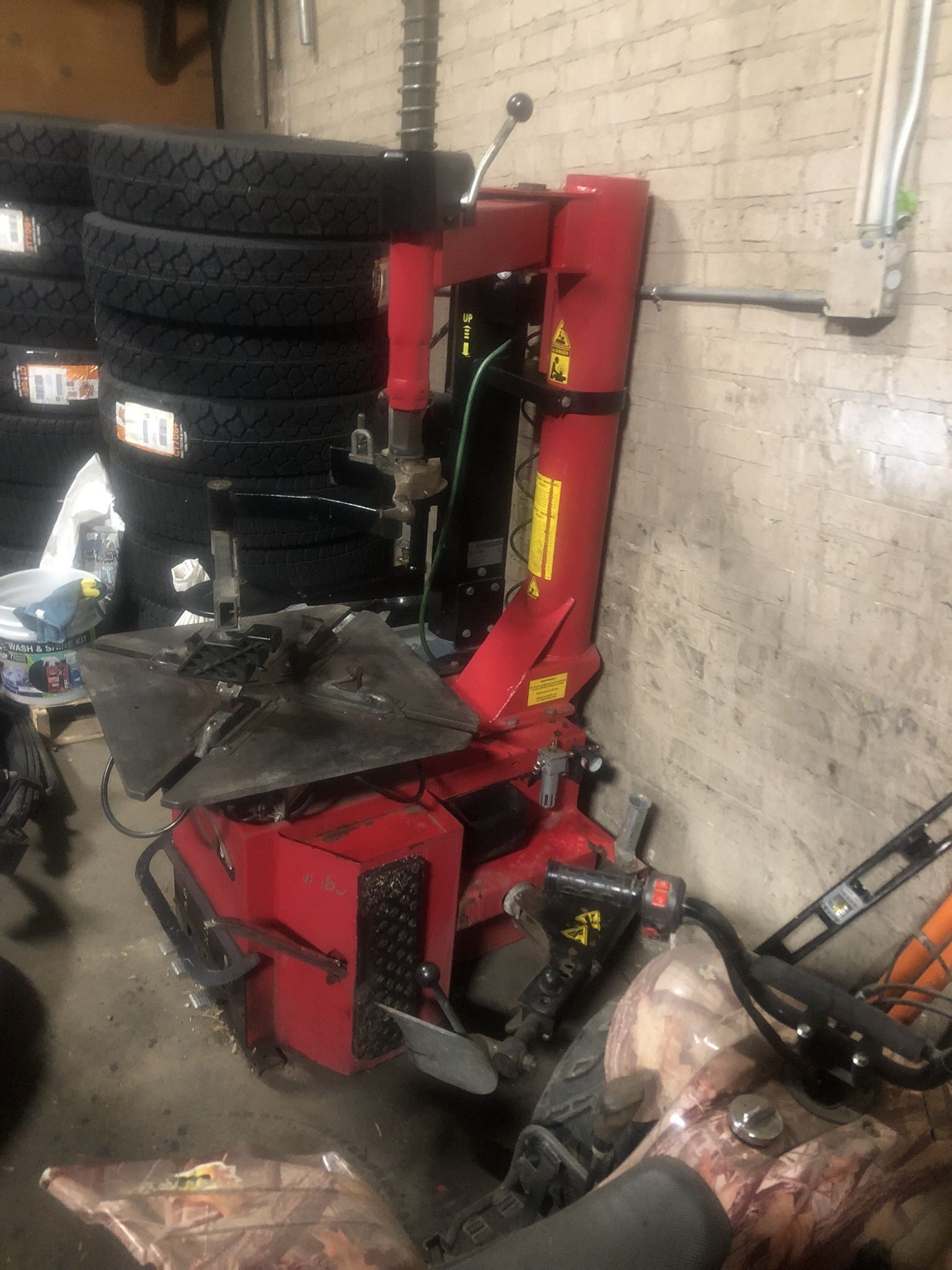 CEMB SM915 Swivel Arm Tire Changing Machine