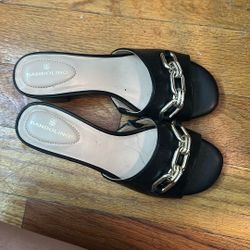  Bandolino Black  Kitten Heel Size 6.5 Barely Worn 