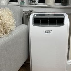 Perfect Condition Portable AC - Black + Decker.  GET AHEAD OF SUMMER HEAT AND SAVE!