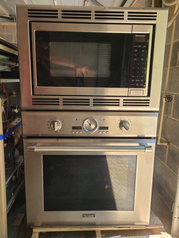 Thermador Wall Oven And Microwave 