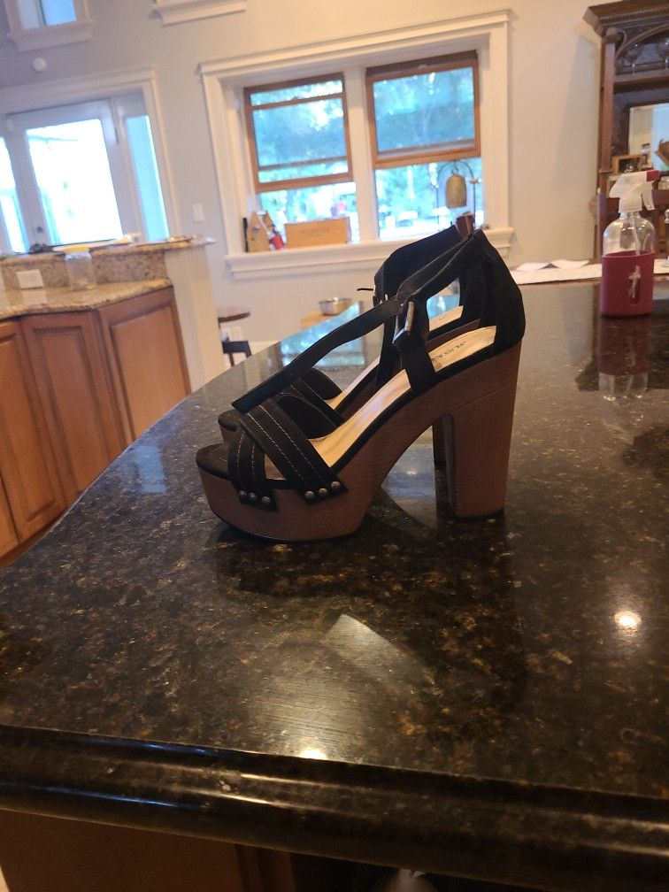 Light-weight Casual Platform Heels. 