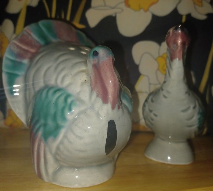 Tom Turkey and Hen Salt & Pepper Shaker 