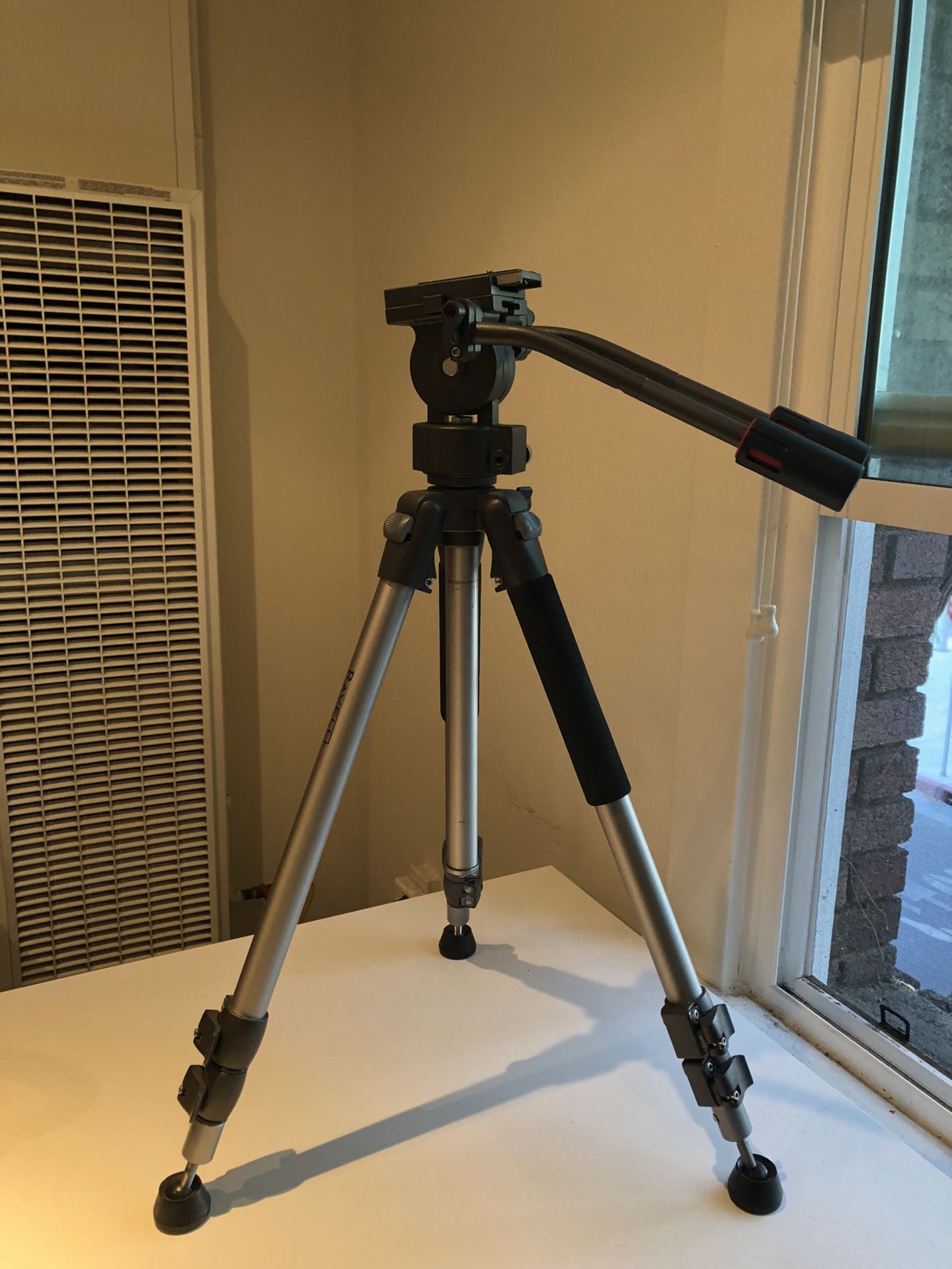 Ravelli AVT Professional 67-inch Video Camera Tripod