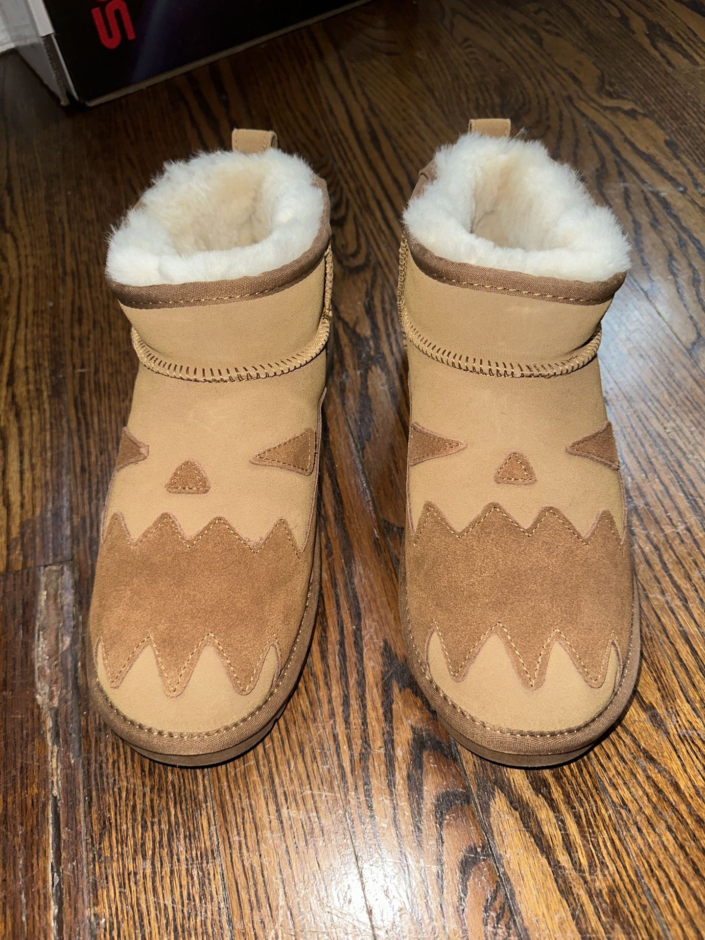 Ass pizza muffin Uggs