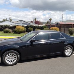 2014 Chrysler 300 V6 Runs Great Black on Black Smogged Leather Look!!