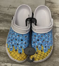 Custom Crocks Size 9