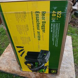 John Deere 48" Rear Bagger For 100 Series Tractors. model BUC10286