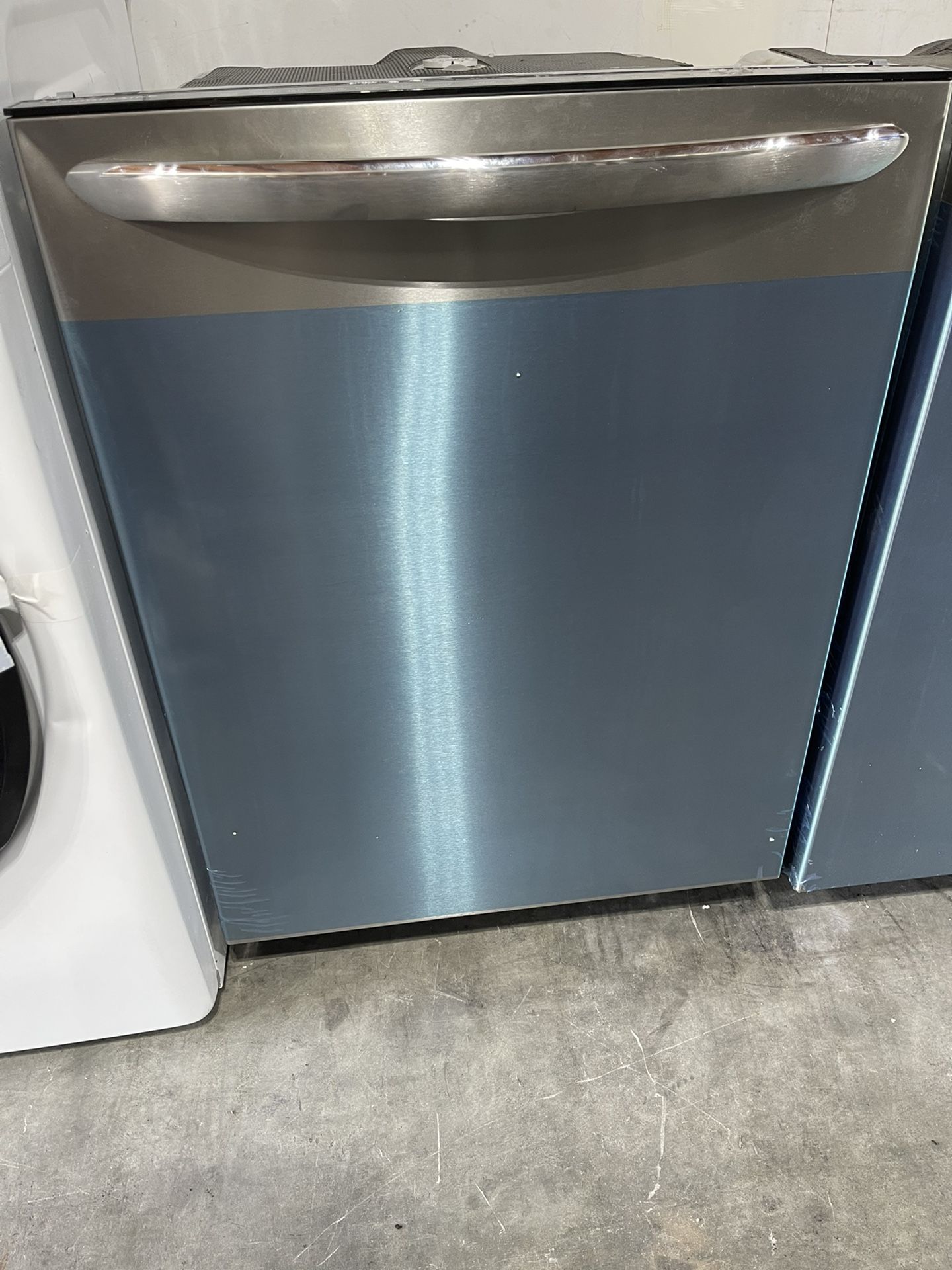 NEW FRIGIDAIRE DISHWASHER 24” INCH 