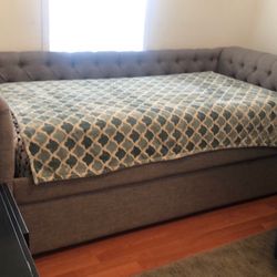 Trendle bed with nice mattress