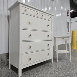 CHEST OF DRAWERS WITH MATCHING NIGHSTAND (ONE)