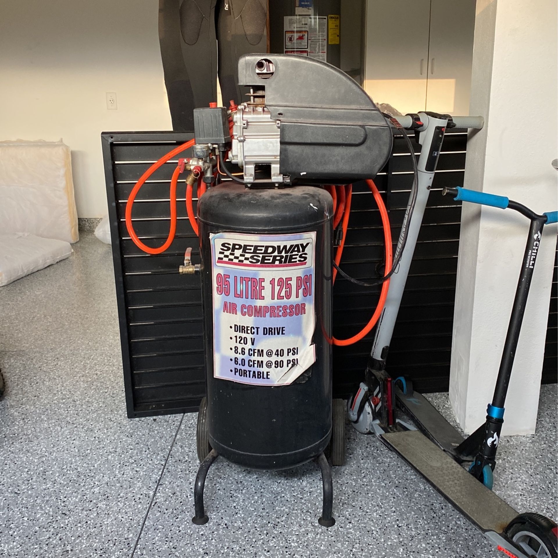 Speedway Series 125 Psi 95 Liter Air Compressor