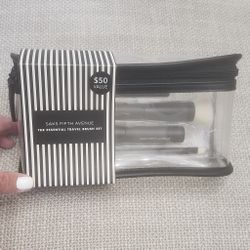 Saks Fifth Avenue Makeup Brush Set With Travel Bag 