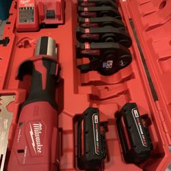 Milwaukee  FORCE LOGIC M18 PRESS TOOL KIT LIKE NEW 