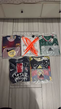Jerseys READ DESCRIPTION FOR SIZES ‼️‼️❌