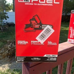 M12 Hatchet 6” Pruning Saw