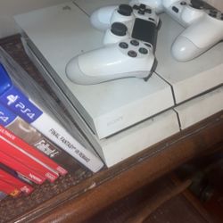 PS4 Glacier White with 2 Controllers, Fallout 4 and Cyberpunk 2077