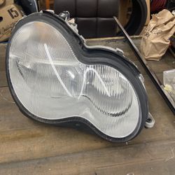 01-04 Mercedes Right Halogen Headlight  Original
