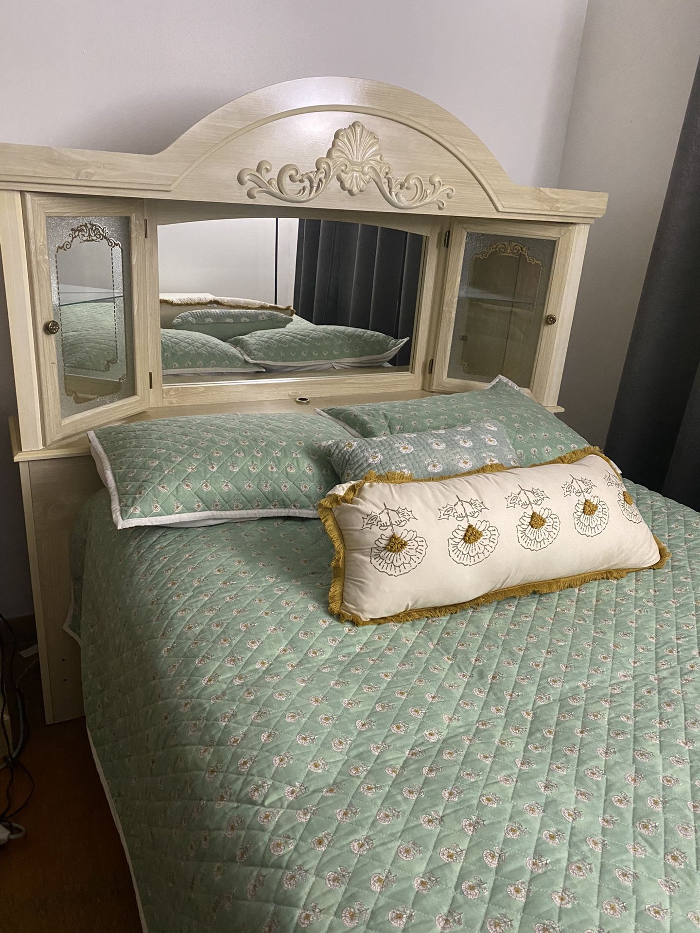 Off White Full Size Bedroom Set