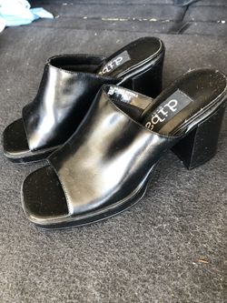 Comfortable black heels size 6 1/2 medium width