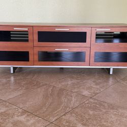 TV CONSOLE 