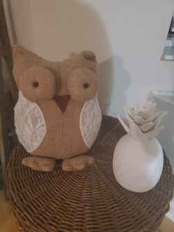 owl pillow and pineapple decoration