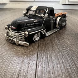 Diecast 1/24 scale  Jada Homierollerz 1951 Chevy Pickup Truck  Diecast Lowrider brand new without box 