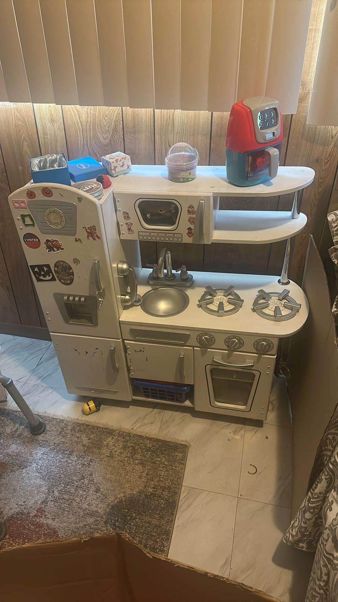 Kids Kitchen $20