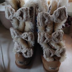 Womens Bailey Bow UGGS Size 7