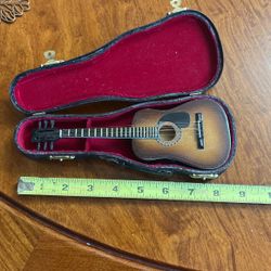 Mini Model Guitar 