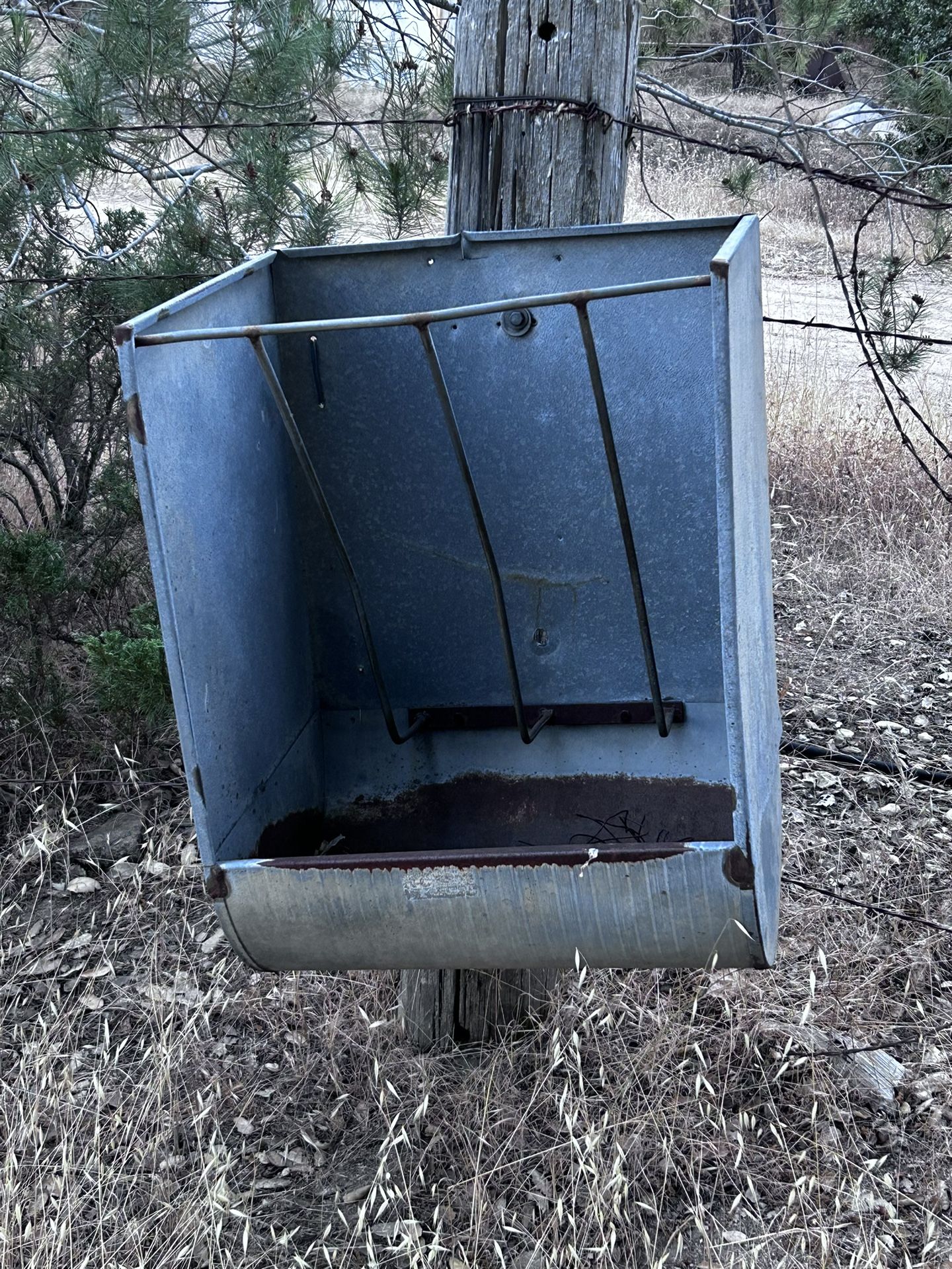 Fence/Wall Hay Feeder