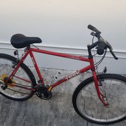 TREK Adult  antelope 820 Bike Bicycle Red Black 