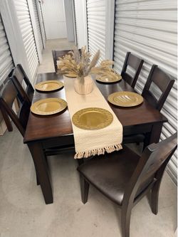 DELIVERY AVAILABLE Solid Wood Extendable Dining Table With 6 Chairs