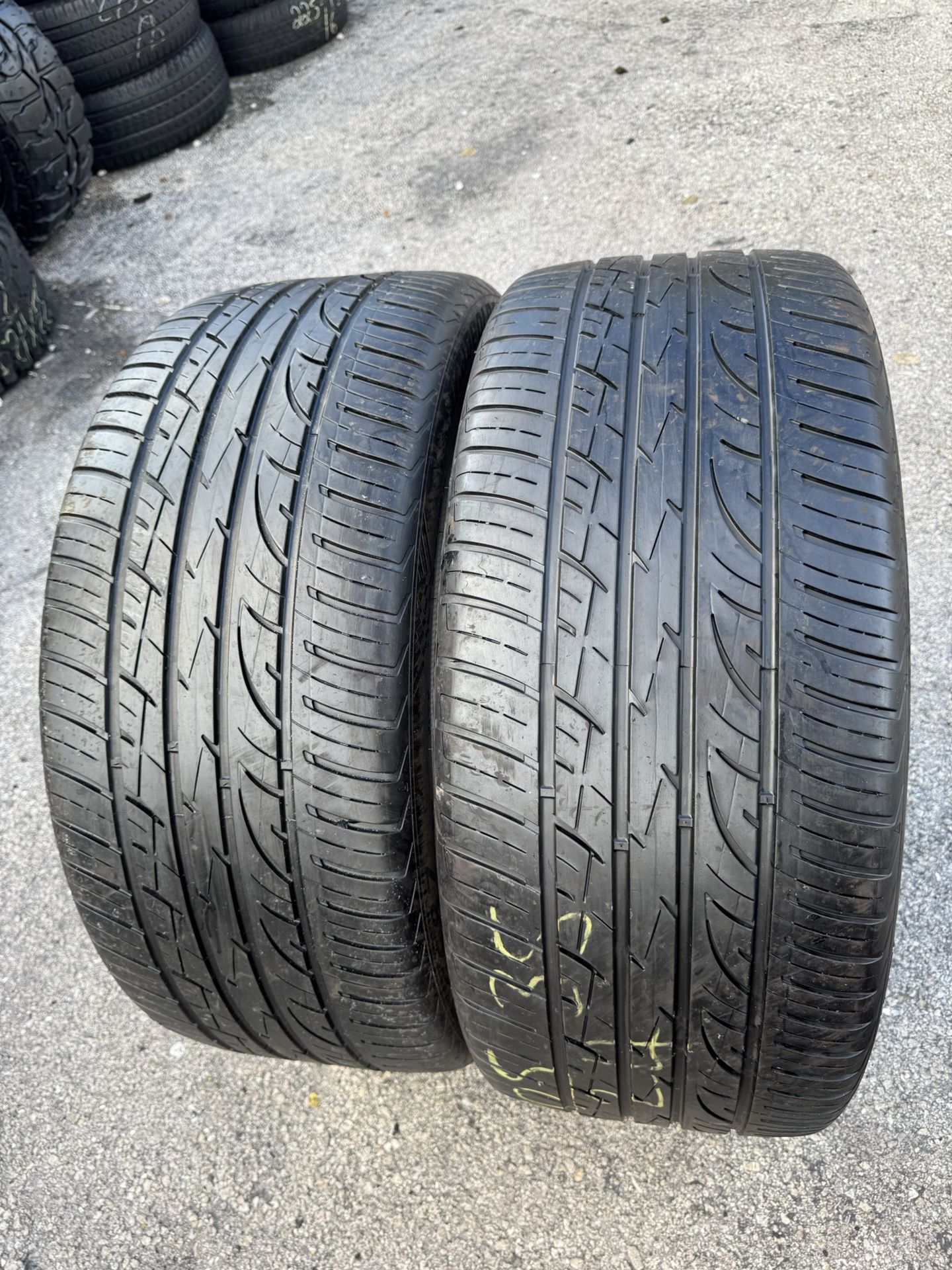Set of 2 Nice Tires 305/35/24 ( We Install & Balance)