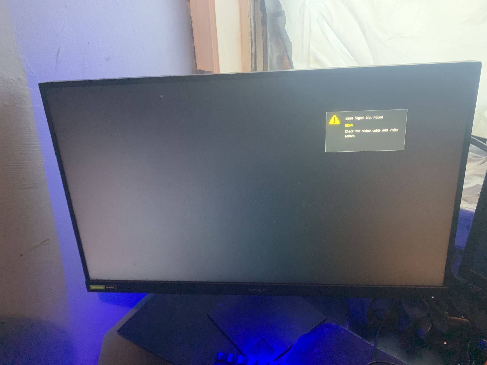 165 HZ OMEN GAMING MONITOR AND 60 HZ INSIGNIA MONITOR