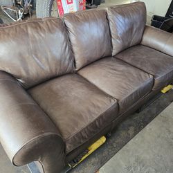 Broyhill leather couch 89"