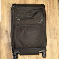 Tumi Alpha 2 Carry On 
