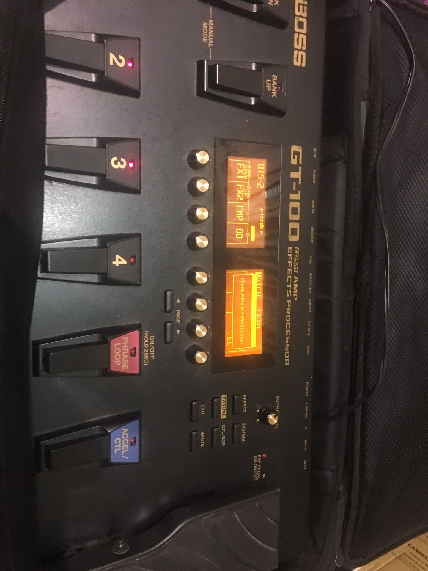 BOSS GT100 GUITAR EFFECTS