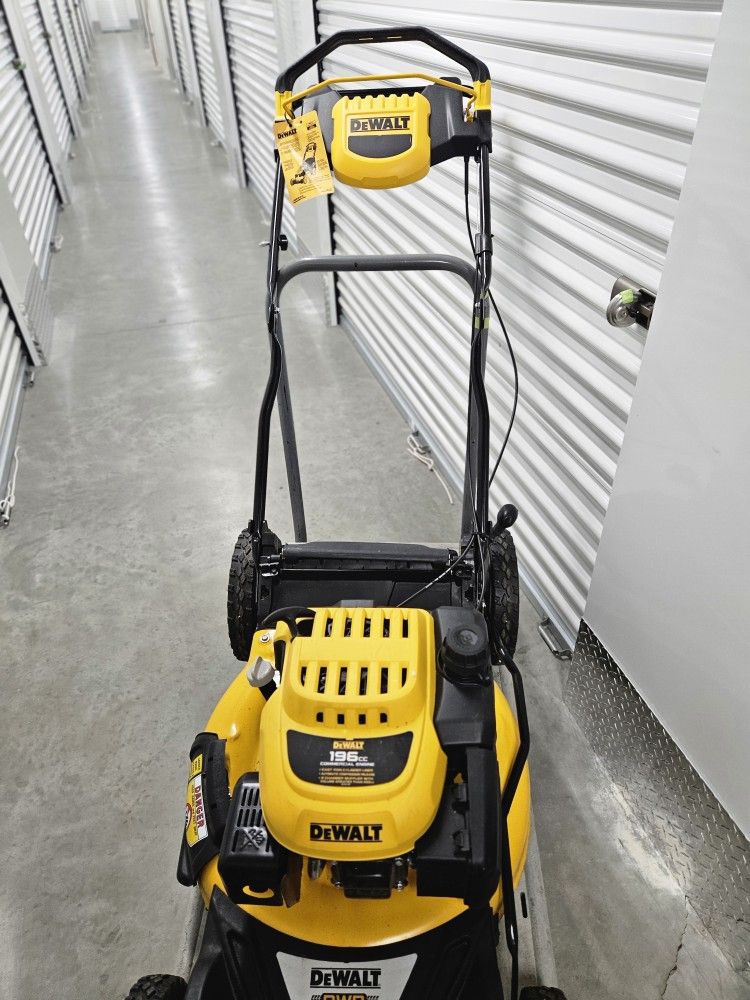 196cc dewalt Self-Propelled lawnmower