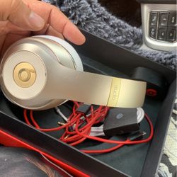 Beats By Dre Gold Studios 
