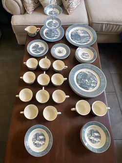 Vintage Royal China - Currier & Ives Dishes