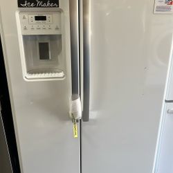🎉🎉White French Door Refrigerator With Water And Ice Dispenser- Scratch And Dent Sale 💸