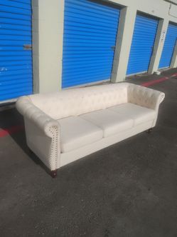 Sofa couch modern - delivery available