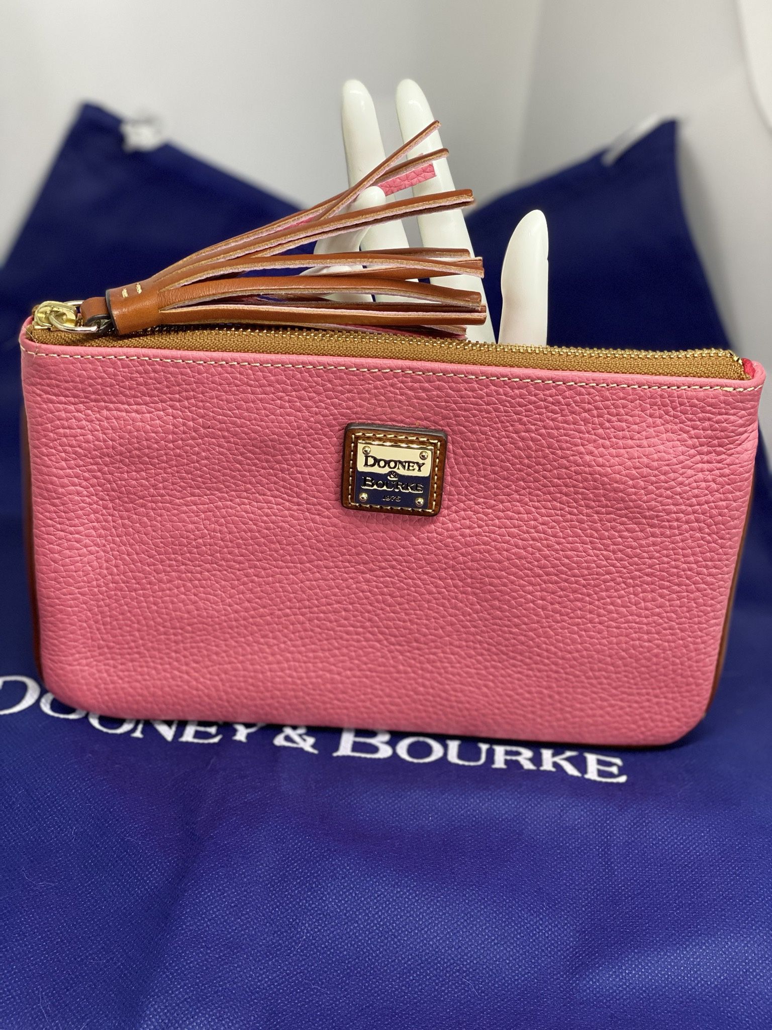 DOONEY & BOURKE💥NEW💥Pebble Collection Large Leather Zippered Bag with Tassel